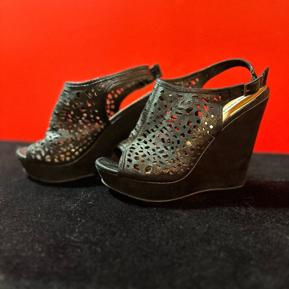 Not Rated Black Wedge. SZ 8.